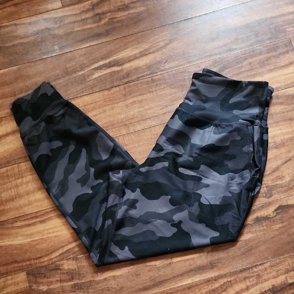 Old Navy Active Camouflage Leggings
